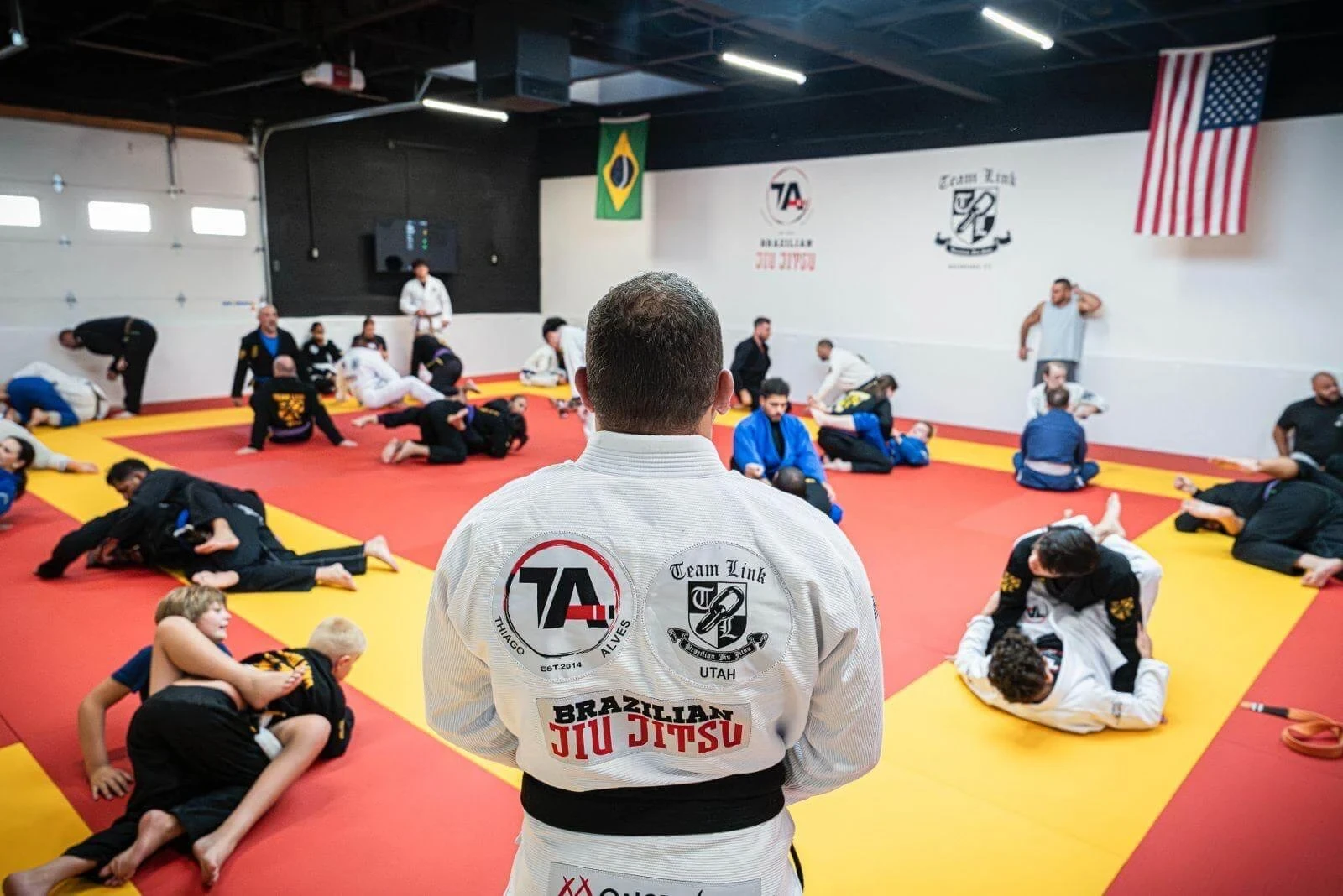Students training at Thiago Alves Brazilian Jiu-Jitsu